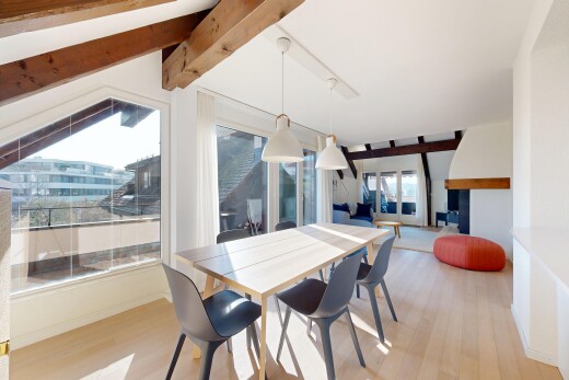 salle à manger avec sol en finition bois, wood finish floor, lumière naturelle, natural light, et inside property