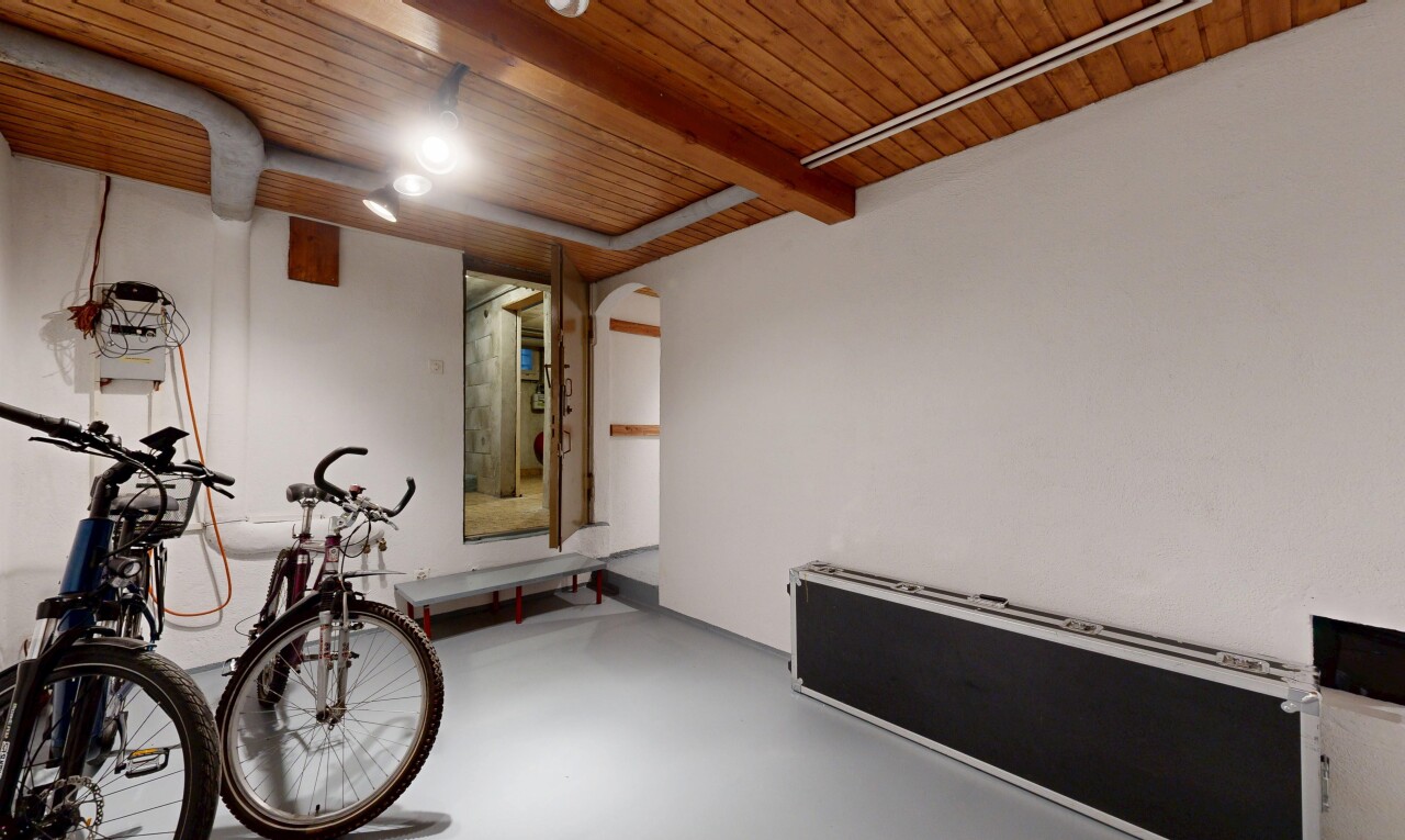 fitnessstudio mit finished concrete floor, concrete floor, wood ceiling, drywall, und inside community