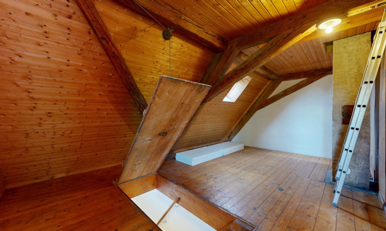 leerer raum mit hardwood floor, holzfußboden, wood finish floor, inside property, und holzdecke