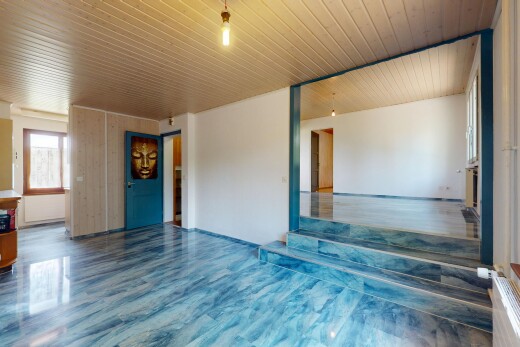 leerer raum mit holzfußboden, wood finish floor, natürliches licht, natural light, und inside property