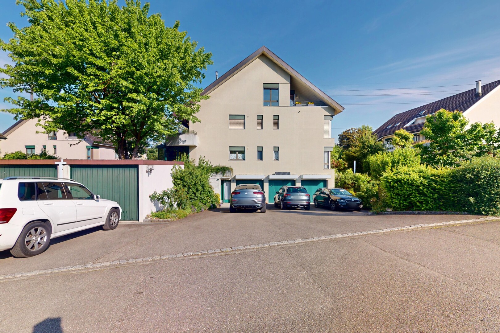façade avec day time et property visible