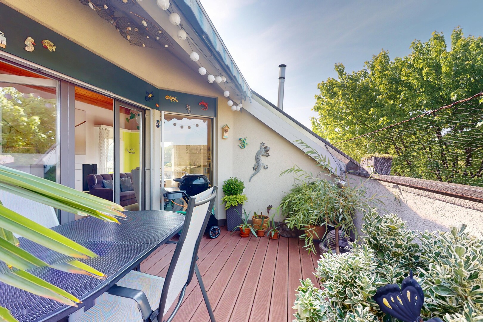 terrasse avec property visible