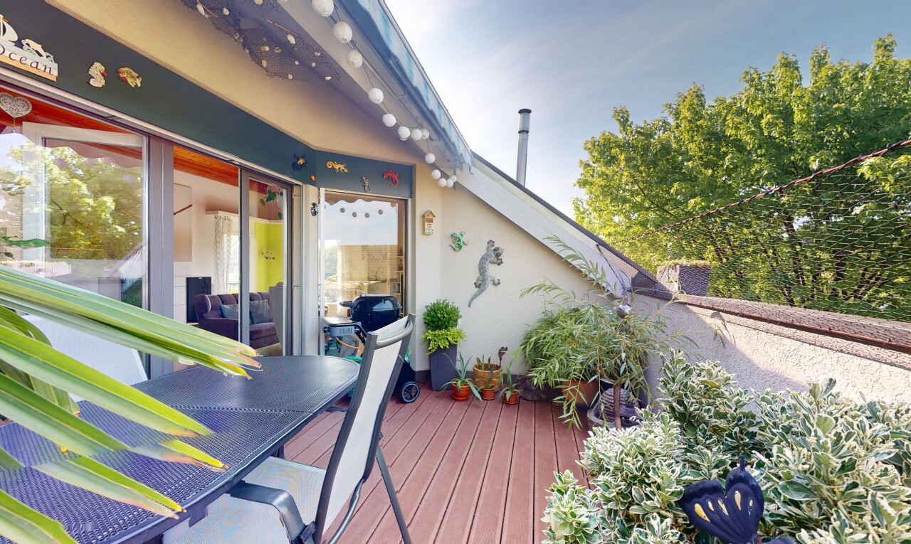 terrasse avec property visible