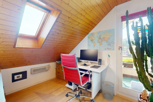 bureau avec télévision, pièce supplémentaire, puits de lumière, inside community, et plafond voûté
