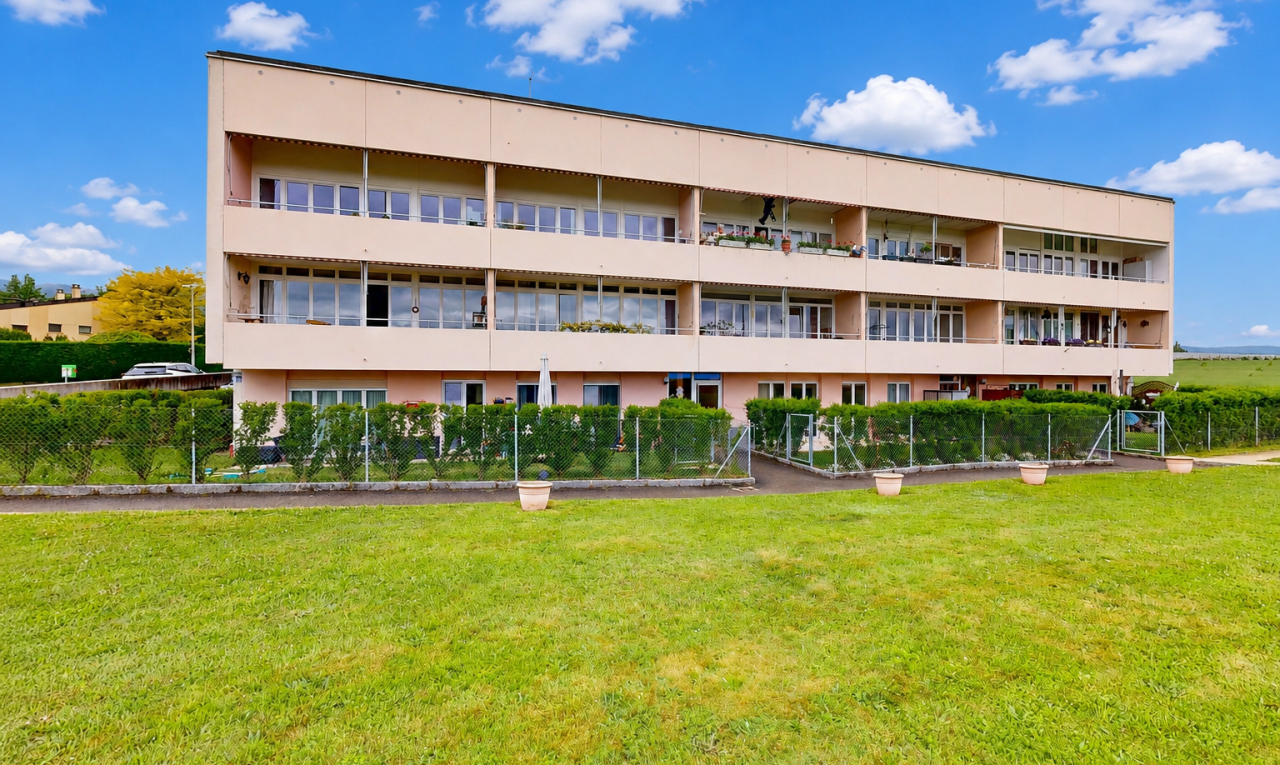 view of apartment building / complex