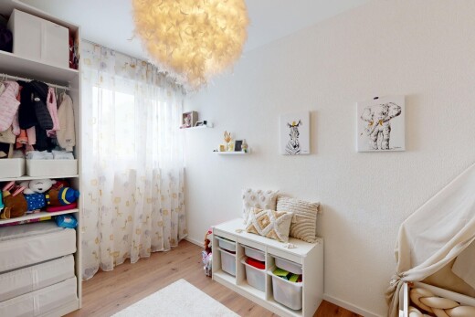wohnzimmer mit inside property, holzfußboden, wood finish floor, light floor, und gipskartonwand