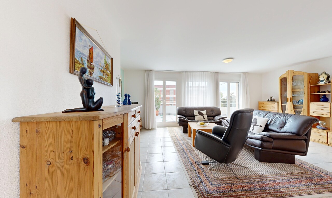 wohnzimmer mit fliesenboden, tile floor, gipskartonwand, drywall, und light floor