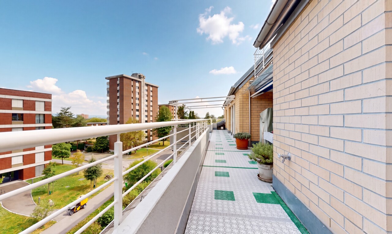 balkon mit from property, balkon, day time, und view focus