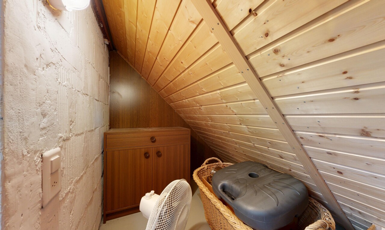 einzelheiten mit attic, attic / basement / garage, holzdecke, wood ceiling, und interior