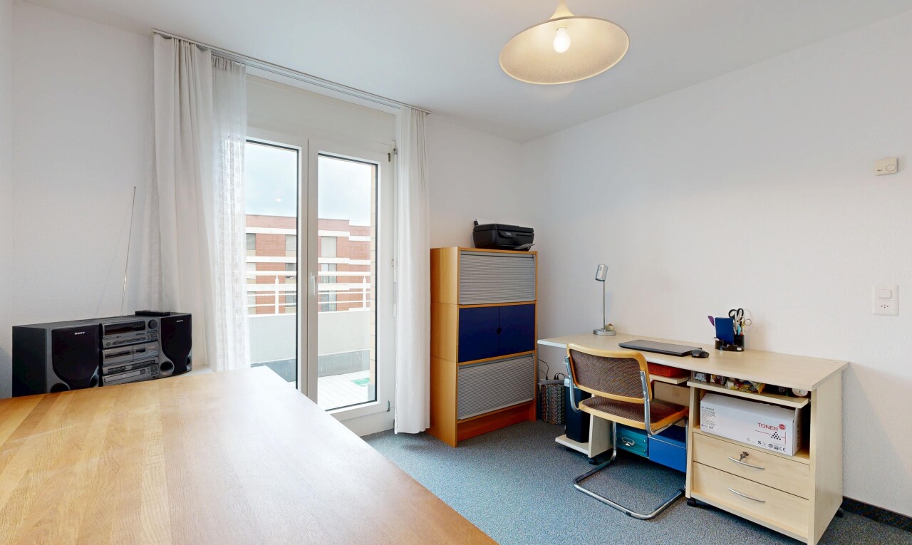 büro mit bürobereich, gipskartonwand, drywall, teppich, und carpet
