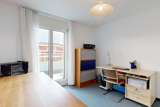 büro mit bürobereich, gipskartonwand, drywall, teppich, und carpet