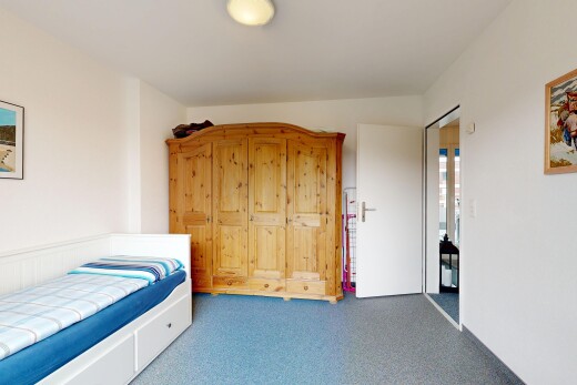 zimmer / schlafzimmer mit drywall, gipskartonwand, carpet, teppich, und inside property