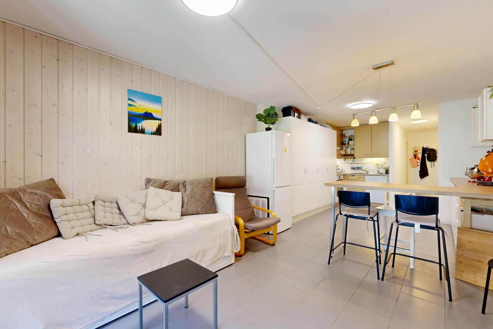 salon / salle à manger avec inside property et light floor
