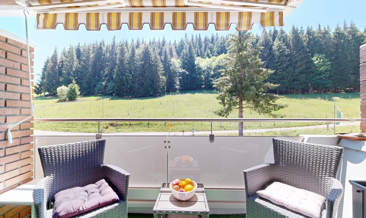 balcon avec from property et day time