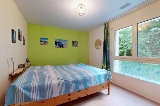 zimmer / schlafzimmer mit gipskartonwand, drywall, natürliches licht, natural light, und lüftungsgitter