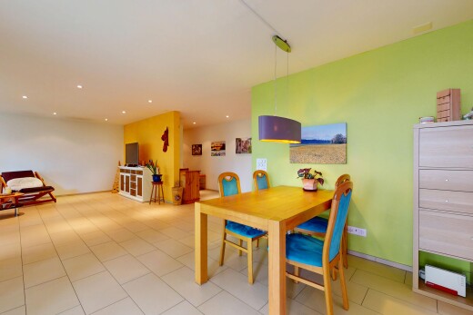 esszimmer mit gipskartonwand, drywall, inside property, einbauleuchten, und recessed lighting