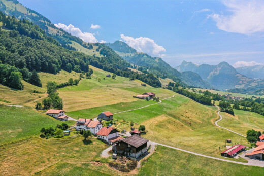 vue sur la montagne avec vue rurale, rural view, vue sur la montagne, mountain view, et day time