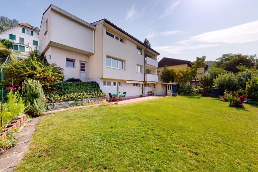 außenansicht mit stuckverkleidung, property visible, rasen, und day time