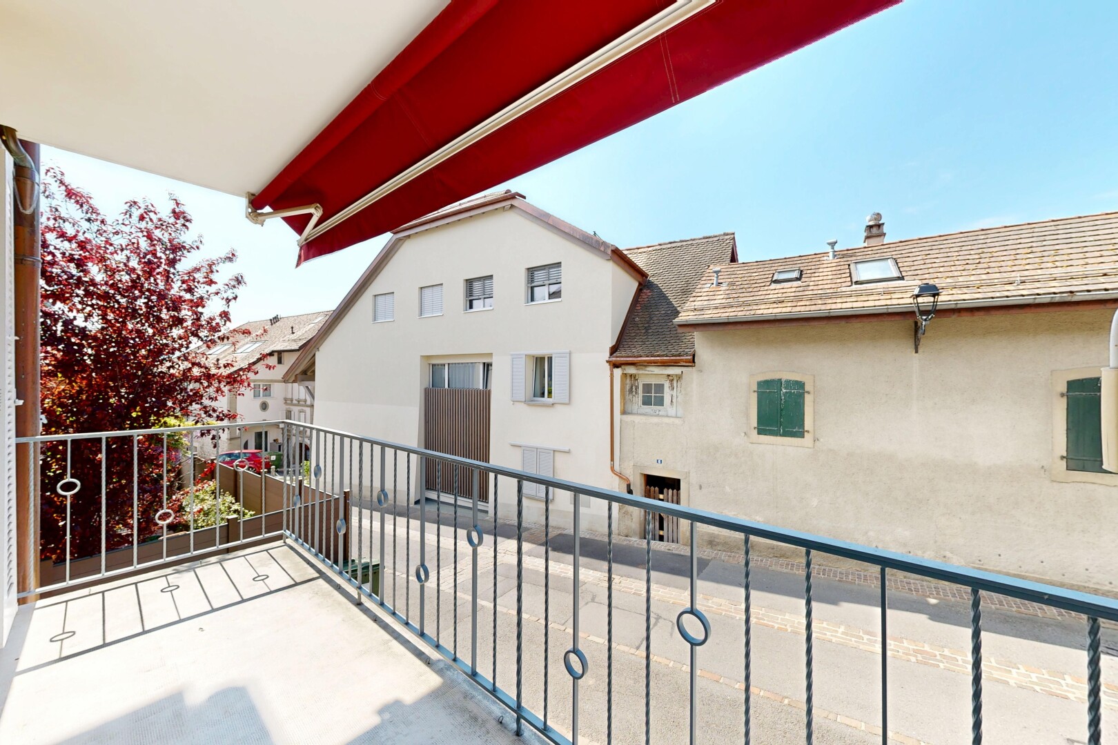 balcon avec balcon et day time