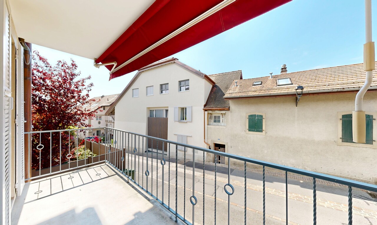balcon avec balcon et day time