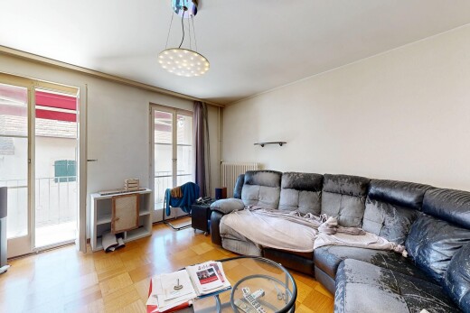 salon avec inside property, cloison sèche, drywall, lumière naturelle, et natural light