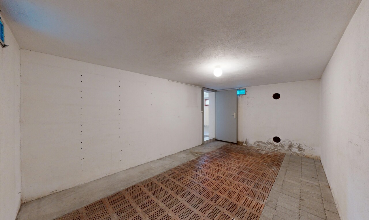 unfurnished room featuring unfinished concrete flooring