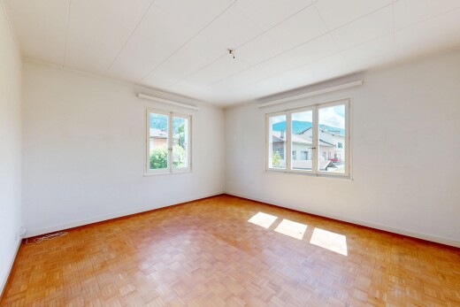 pièce vide avec cloison sèche, drywall, sol en finition bois, wood finish floor, et inside property