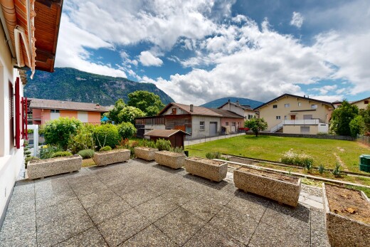 façade avec pelouse, day time, vue sur la montagne, mountain view, et jardin