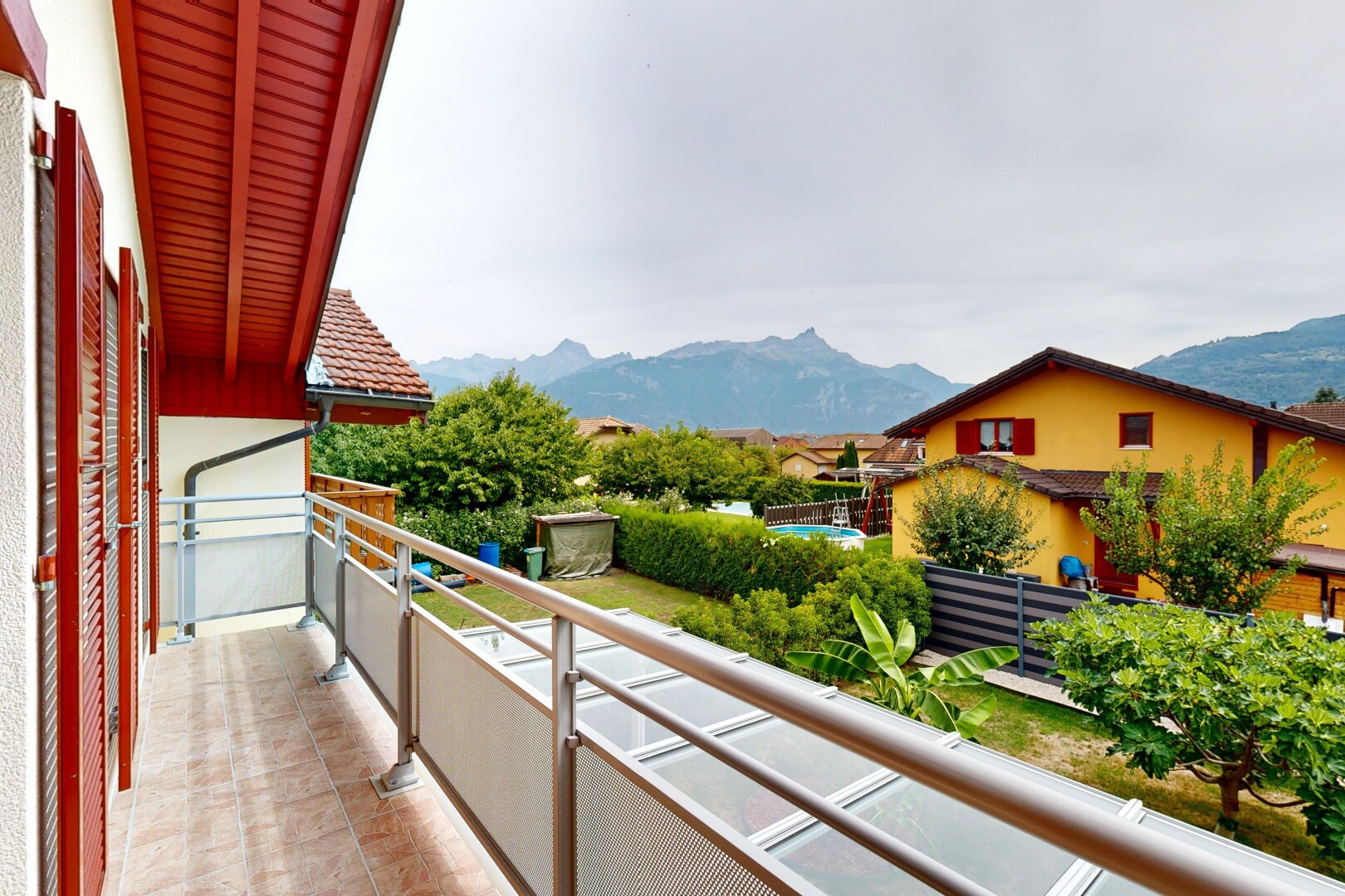 balcon avec balcon, vue sur la montagne, mountain view, view focus, et from property