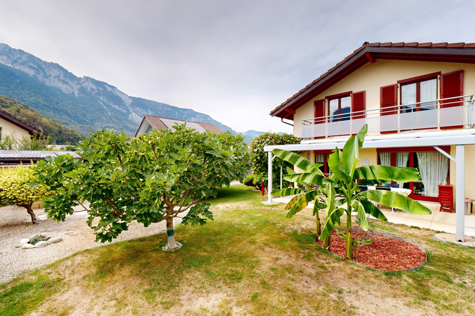 façade avec balcon, bardage en stuc, from property, mountain view, et vue sur la montagne