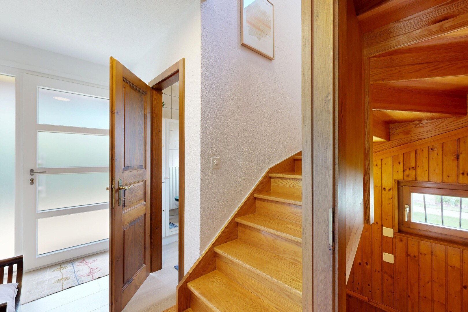 escaliers avec wood finish stairs, escaliers, et inside property