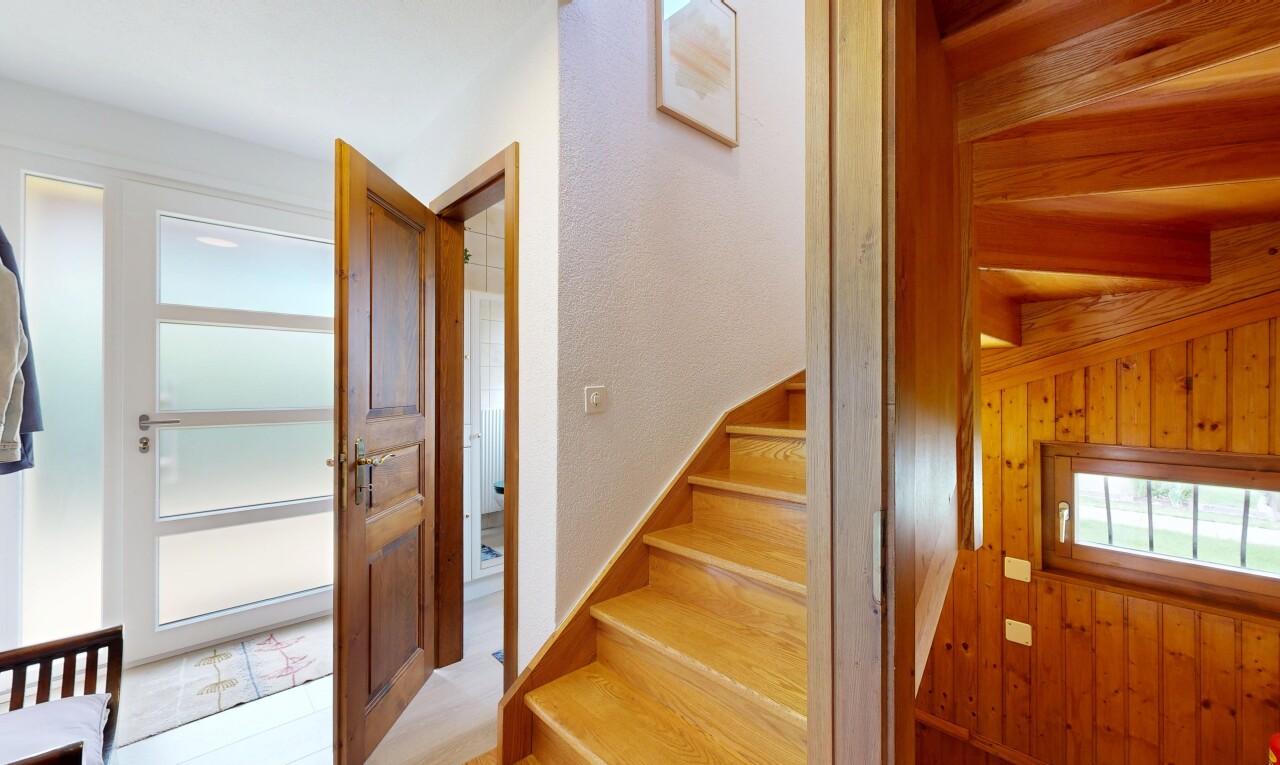 escaliers avec wood finish stairs, escaliers, et inside property