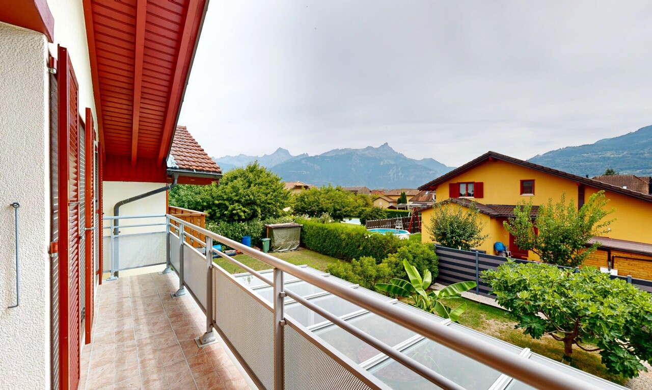 balcon avec balcon, vue sur la montagne, mountain view, view focus, et from property