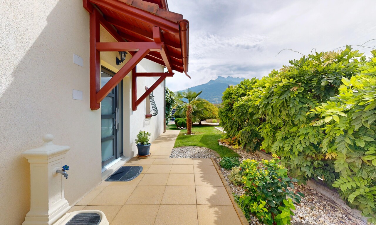 terrasse avec from property, mountain view, et vue sur la montagne