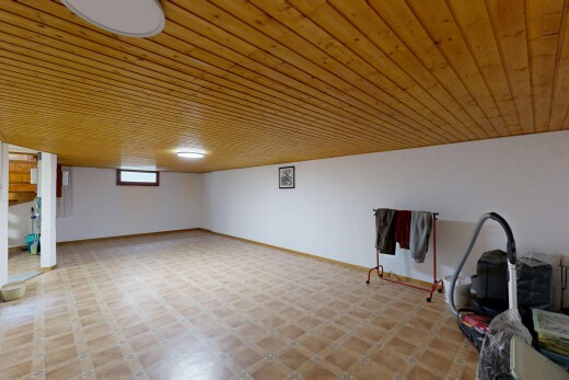 pièce vide avec sol en vinyle, vinyl floor, cloison sèche, drywall, et vinyl tile