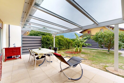 terrasse avec coin repas extérieur, terrasse, et from property