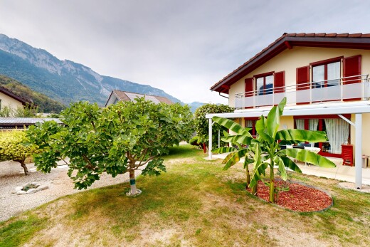 façade avec balcon, bardage en stuc, from property, mountain view, et vue sur la montagne