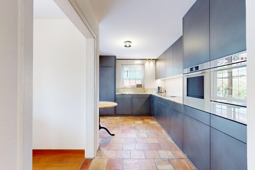 küche mit schränke mit flachen paneelen, natürliches licht, natural light, gipskartonwand, und drywall