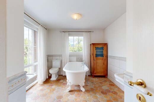 bad mit fliesenwand, tile wall, bad, komplettes badezimmer, und vertäfelungswand