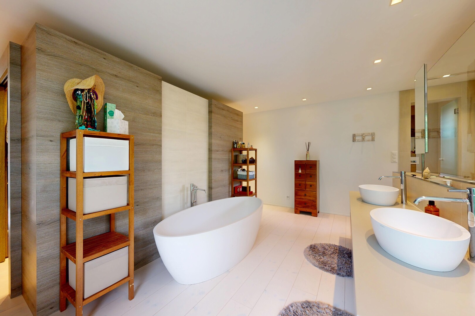 bad mit doppelwaschtisch, bad, waschbecken, komplettes badezimmer, und inside property