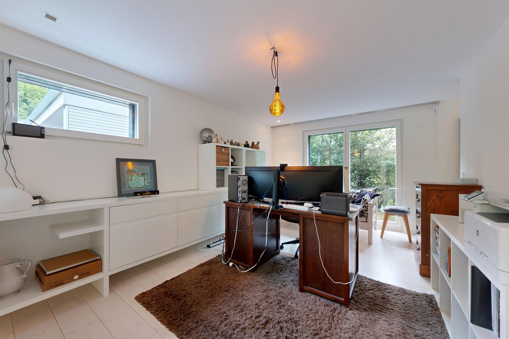 büro mit natural light, natürliches licht, inside property, drywall, und gipskartonwand