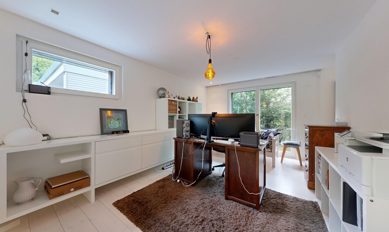 büro mit natural light, natürliches licht, inside property, drywall, und gipskartonwand