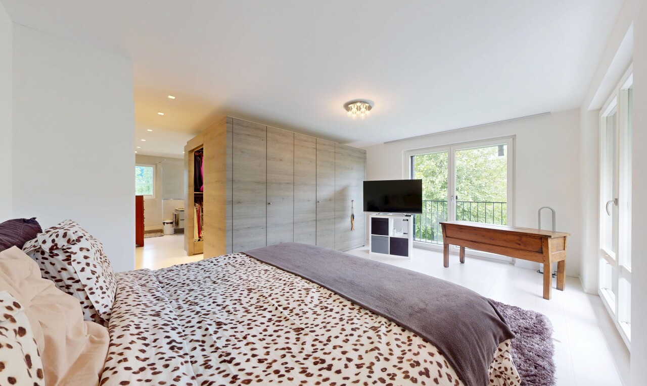 zimmer / schlafzimmer mit inside property, gipskartonwand, drywall, natürliches licht, und natural light