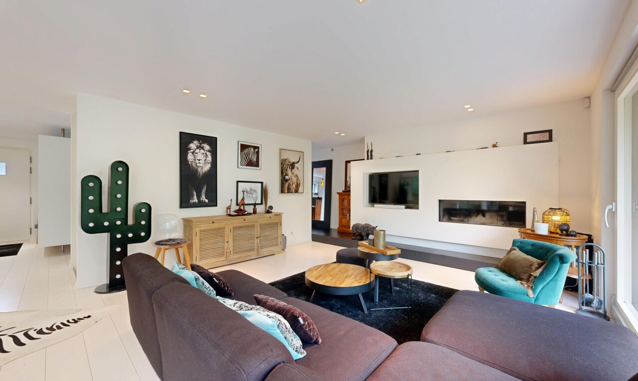 wohnzimmer mit inside property, gipskartonwand, drywall, einbauleuchten, und recessed lighting