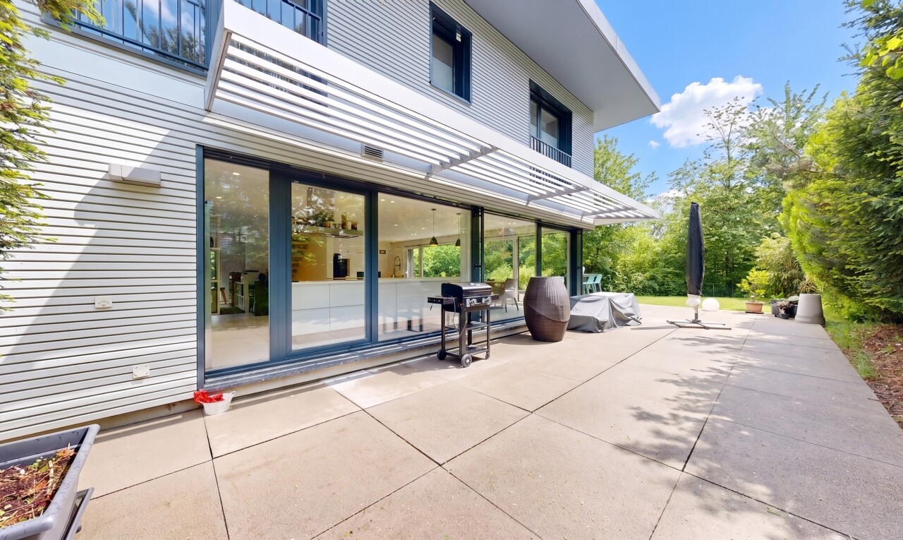 terrasse mit day time, terrasse, grill, markise, und from property