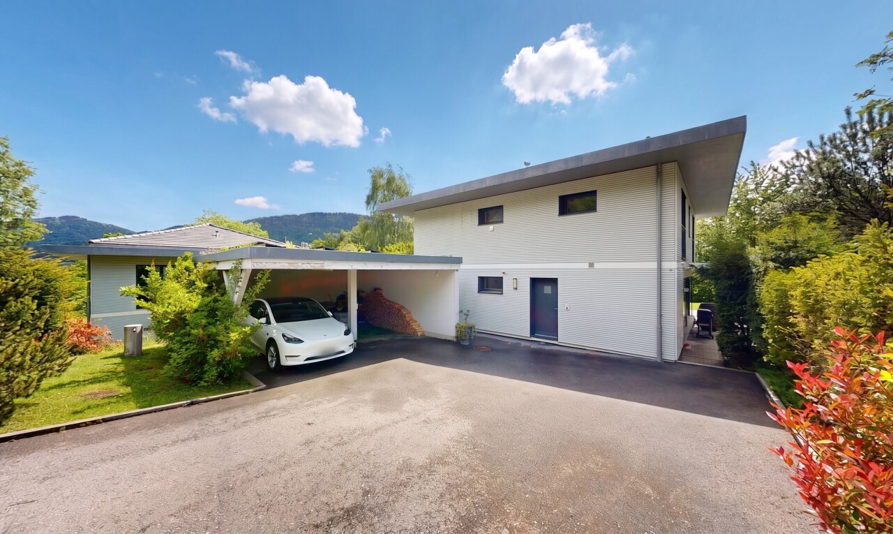 terrasse mit day time, property visible, carport angeschlossen, und auffahrt