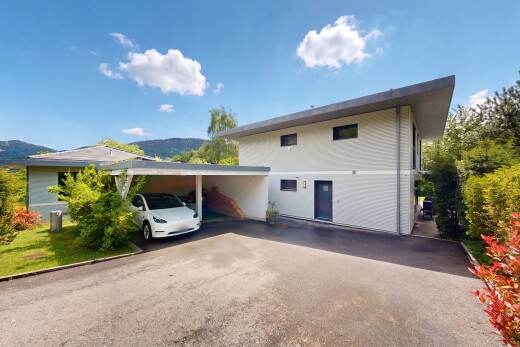 terrasse mit day time, property visible, carport angeschlossen, und auffahrt