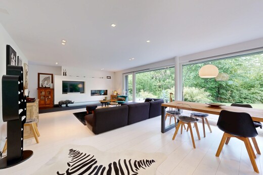 salon / salle à manger avec natural light, lumière naturelle, inside property, recessed lighting, et éclairage encastré