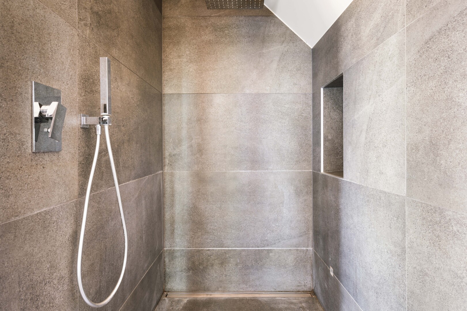 détails avec douche, bathroom, wall, et interior