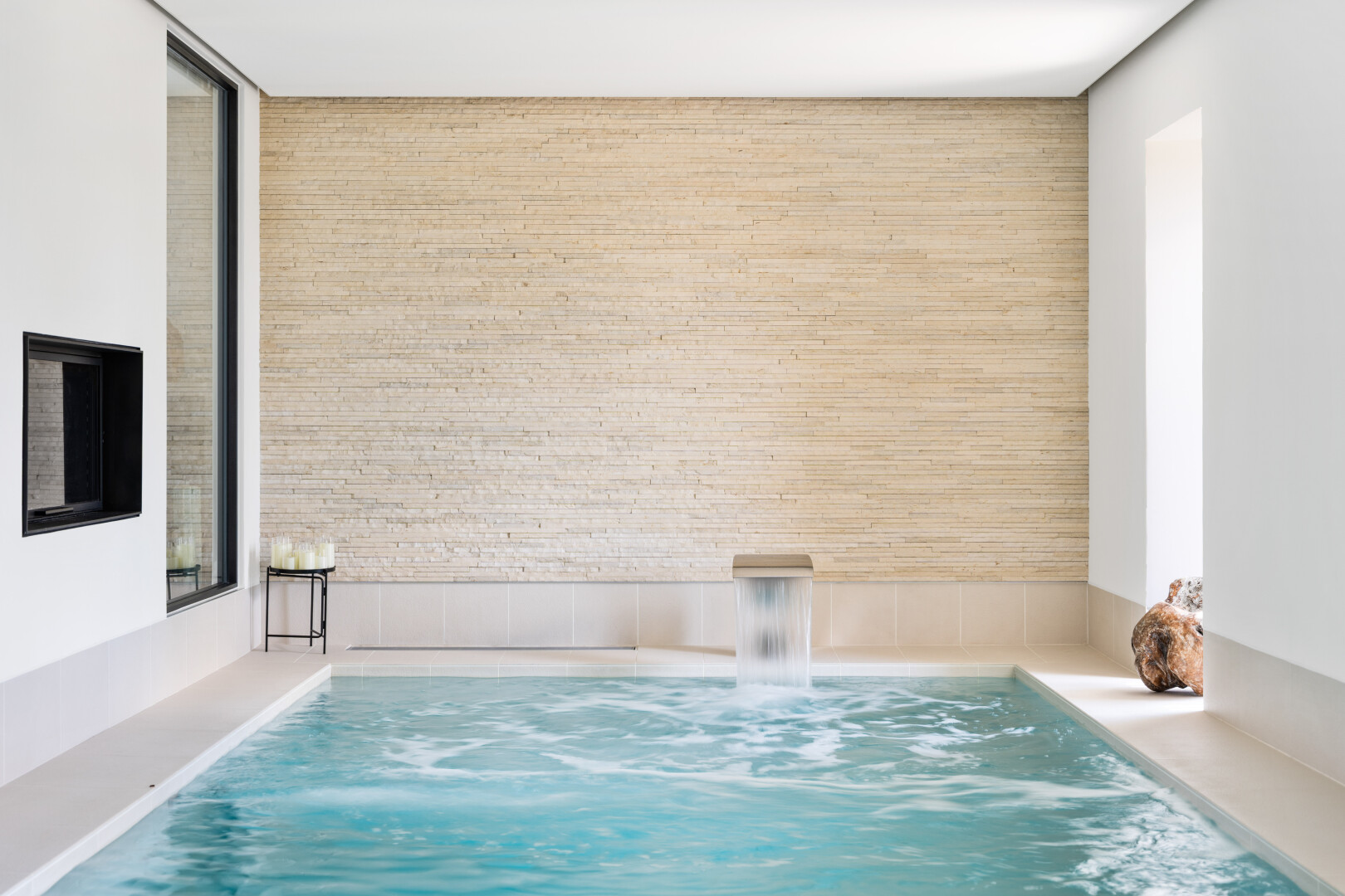 piscine avec inside property